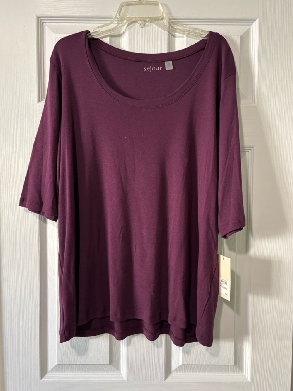 Sejour Women’s Plum Size Short-Sleeve Scoop Neck Top